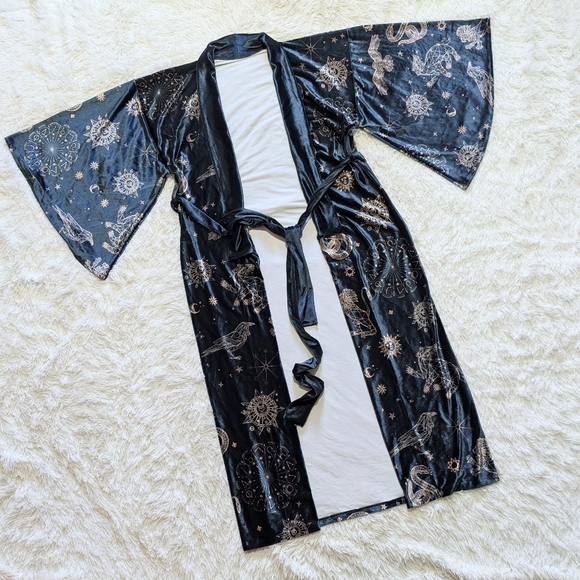 Blackmilk Harry Potter Magic Sky Velvet Swan Kimono - Picture 3 of 15
